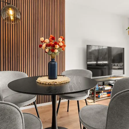 Junes - Neu Mit Balkon, Grill, Ps5, Bikekeller Apartment