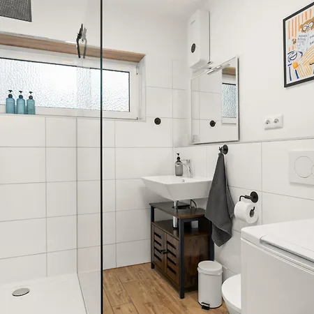 Junes - Neu Mit Balkon, Grill, Ps5, Bikekeller Apartment *